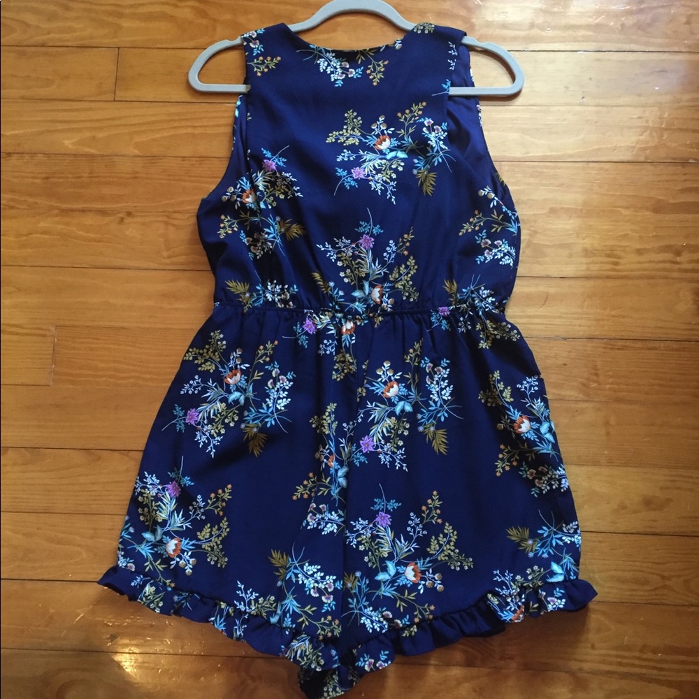 Tie front romper - Picture 4 of 4